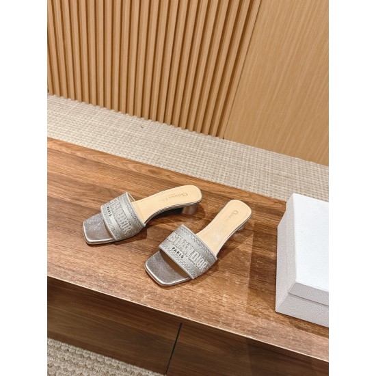 slippers 