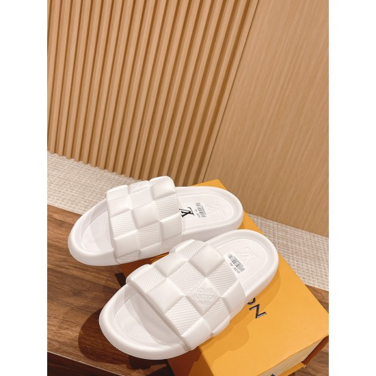 LV SLIPPERS