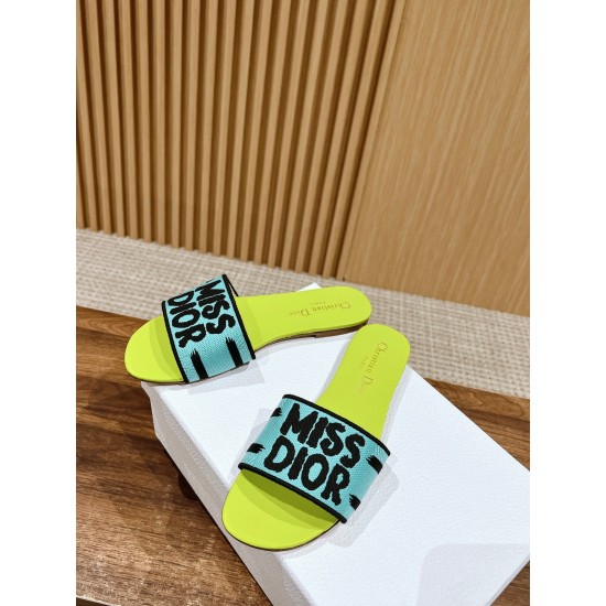 slippers 