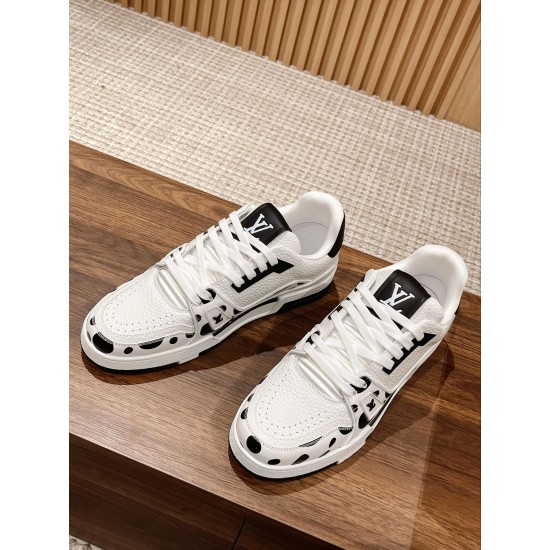 LV SNEAKERS