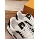 LV SNEAKERS