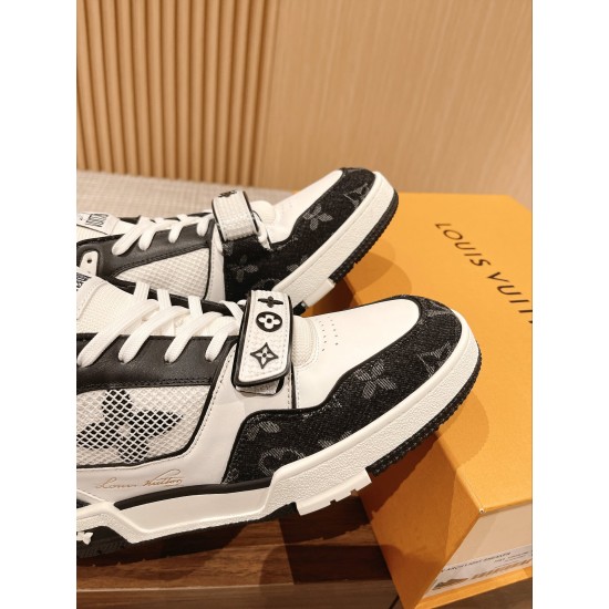 LV SNEAKERS