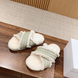 slippers 