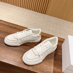 one Sneakers