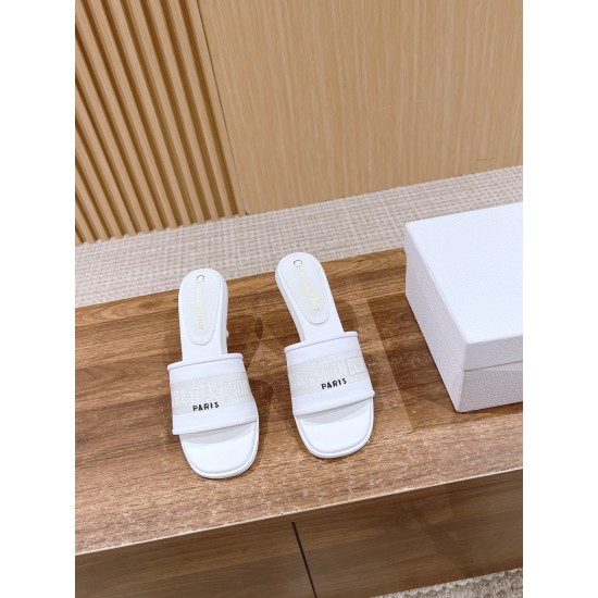slippers 