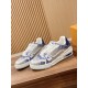 LV SNEAKERS