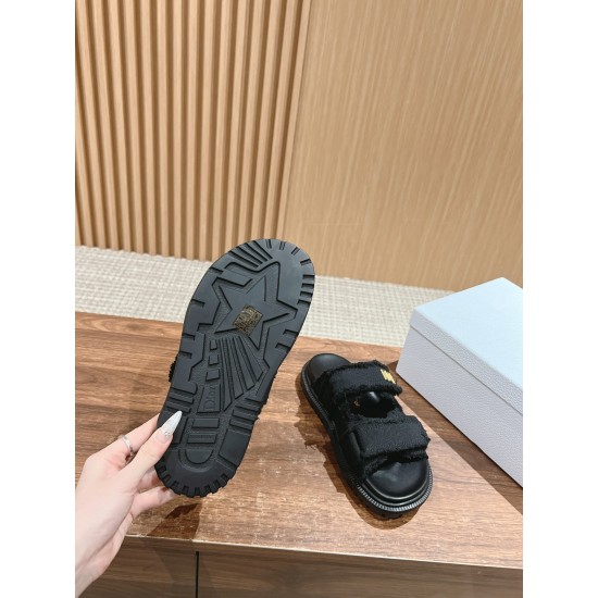 slippers 