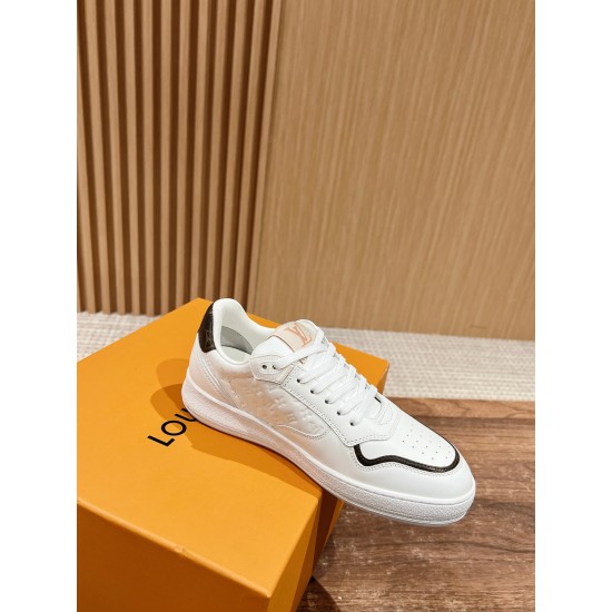 LV SNEAKERS