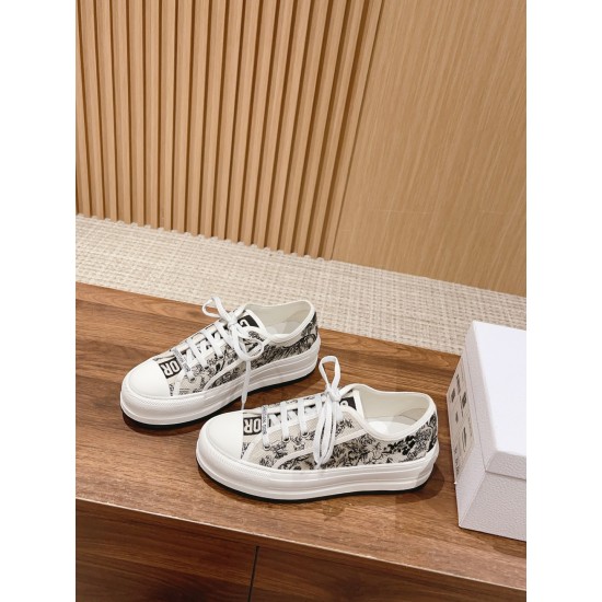 Embroidered Canvas Shoes