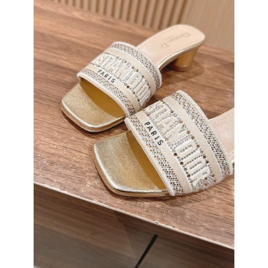slippers 
