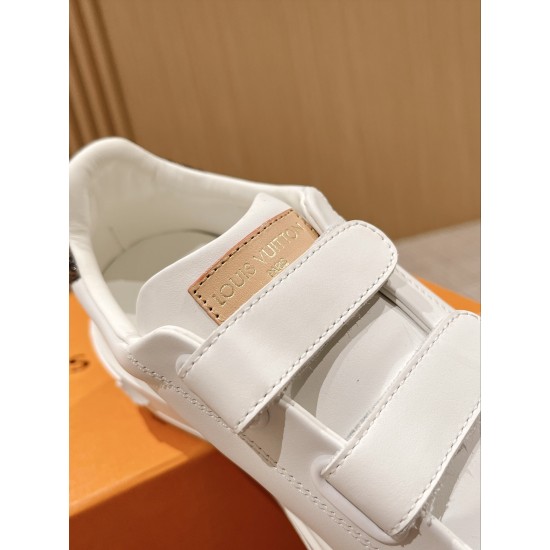 LV SNEAKERS