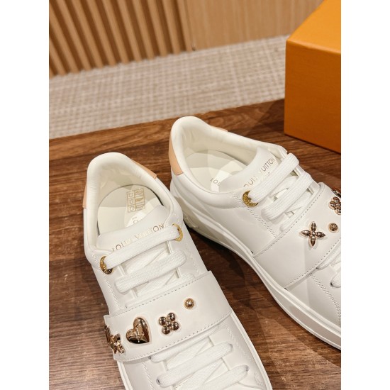 LV SNEAKERS