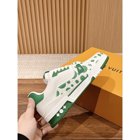 LV SNEAKERS