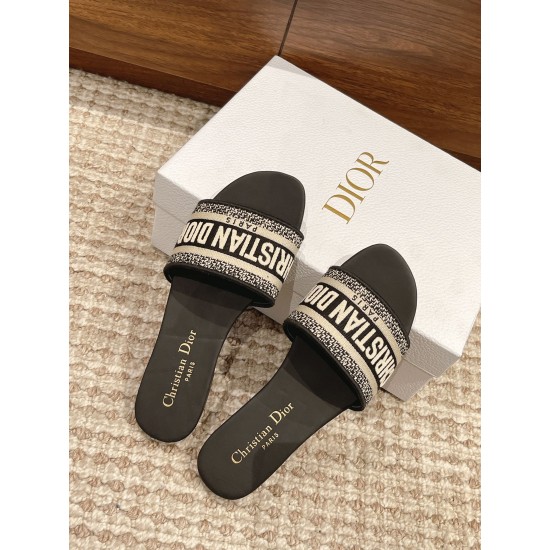 slippers slippers