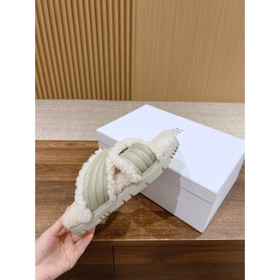 slippers 