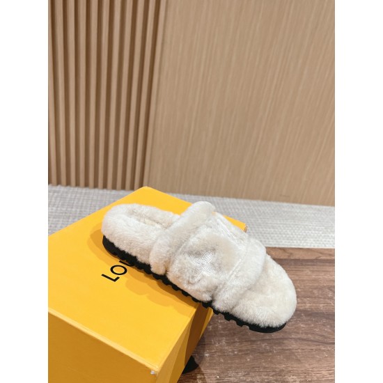 LV SLIPPERS