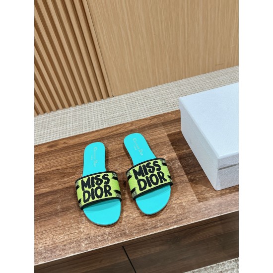 slippers 