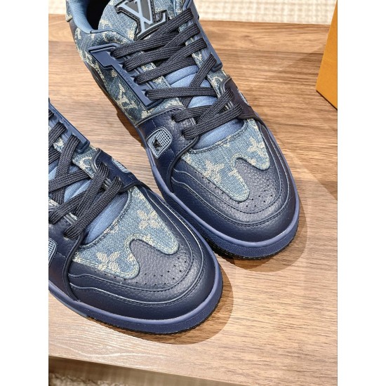 LV SNEAKERS