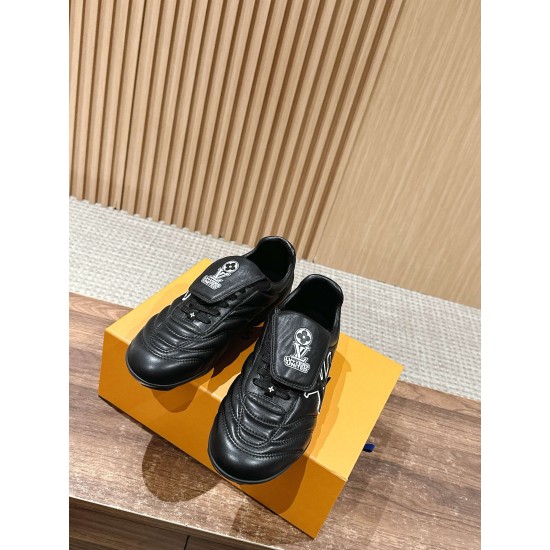 LV SNEAKERS