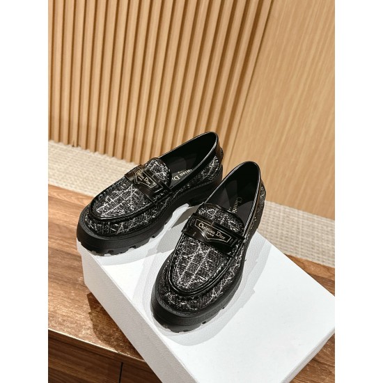 open-toed shoe open-toed shoe
