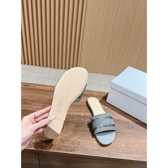 slippers 