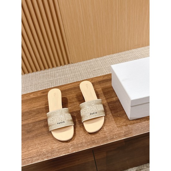 slippers 