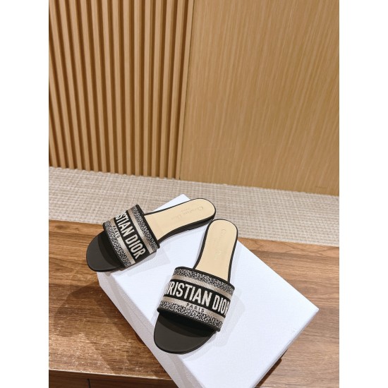 slippers 