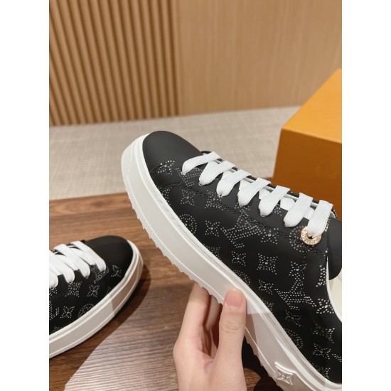 LV SNEAKERS