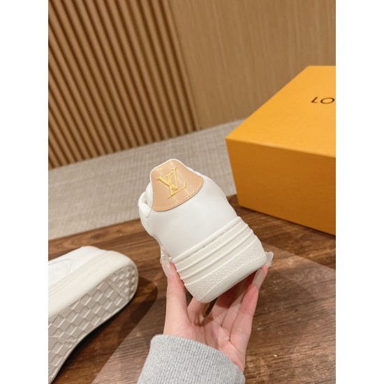 LV SNEAKERS