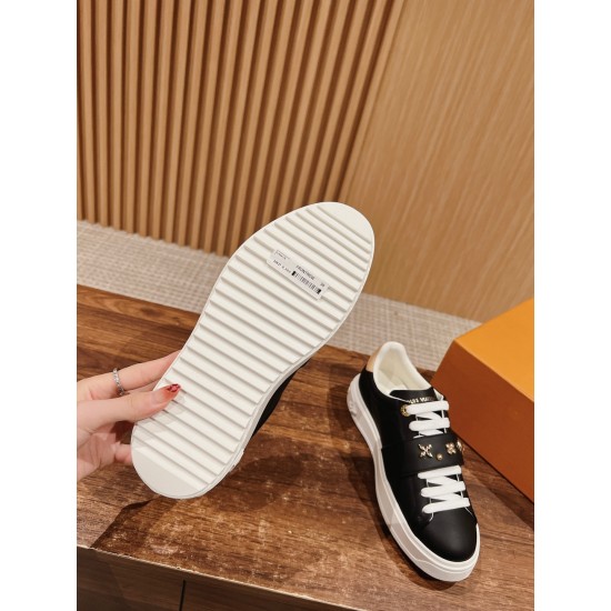 LV SNEAKERS