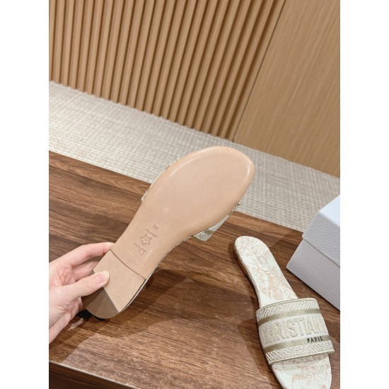 slippers 