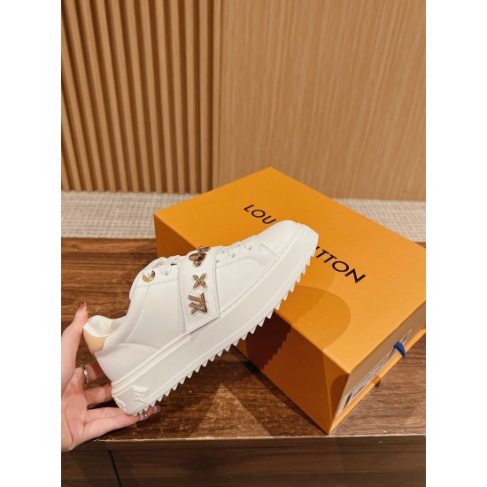 LV SNEAKERS