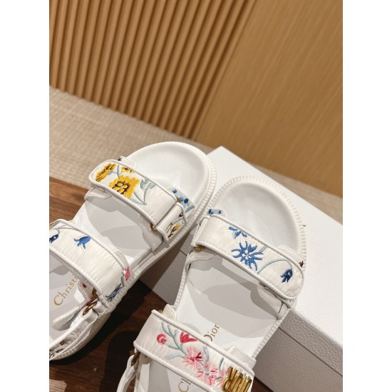 slippers 
