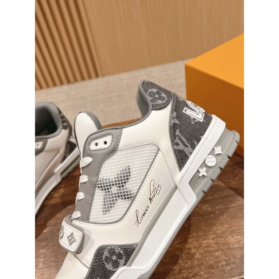 LV SNEAKERS