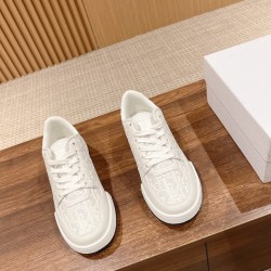 one Sneakers