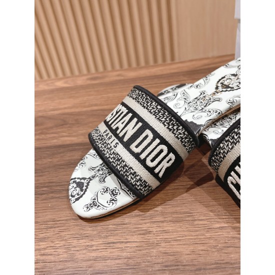 slippers slippers