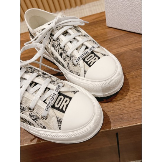 Embroidered Canvas Shoes