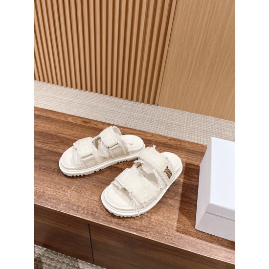 slippers 