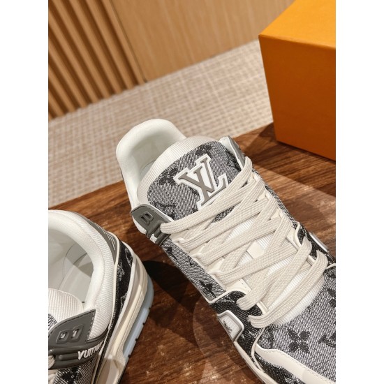 LV SNEAKERS