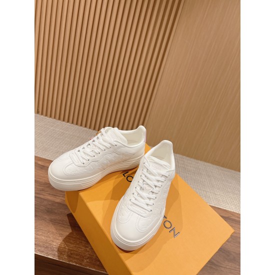 LV SNEAKERS