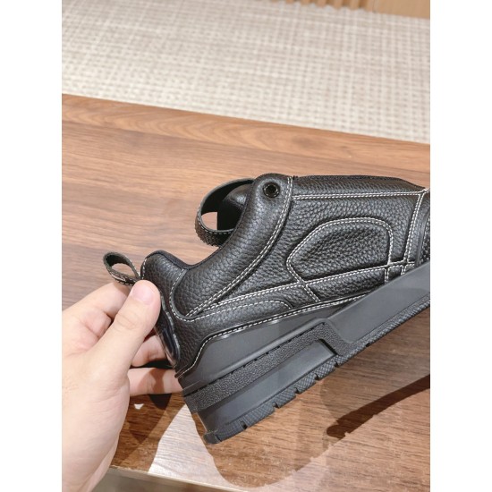 LV SNEAKERS