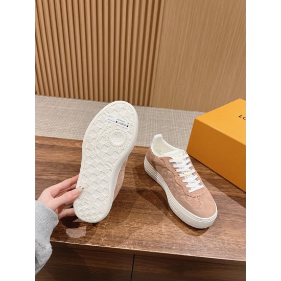 LV SNEAKERS
