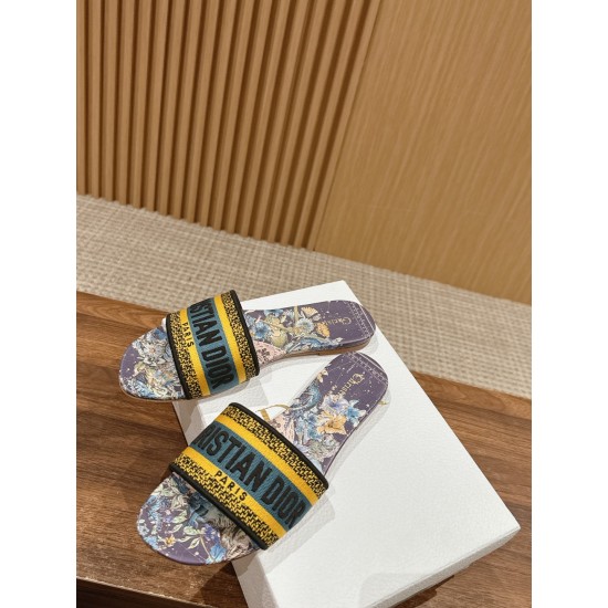 slippers 