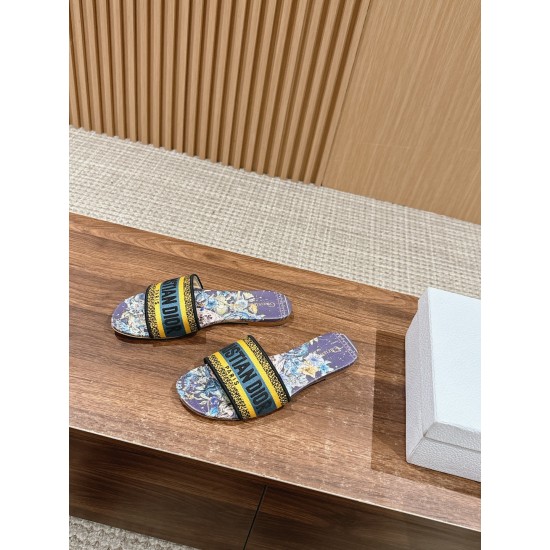 slippers 