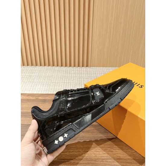 LV SNEAKERS