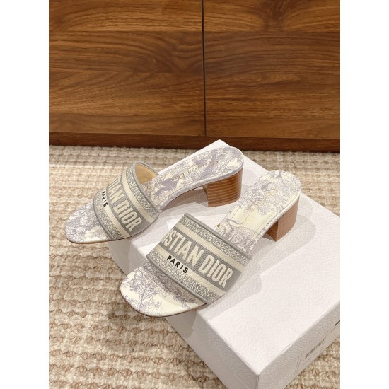 slippers 