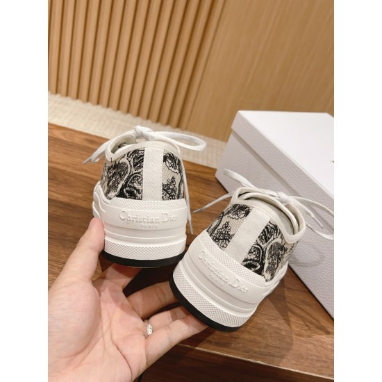 Embroidered Canvas Shoes