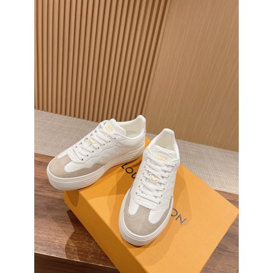 LV SNEAKERS