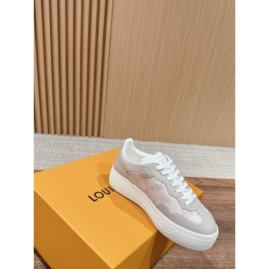 LV SNEAKERS