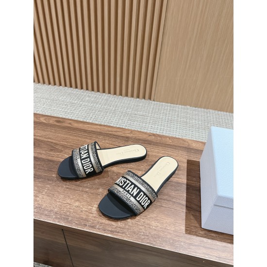 slippers 